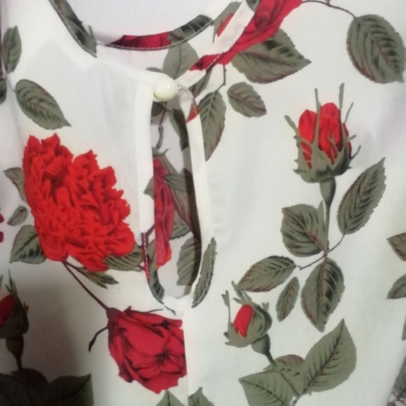 Cold Shoulder Blouse/Top. Streetwear Society. Small. Rose pattern. - Picture 7 of 8